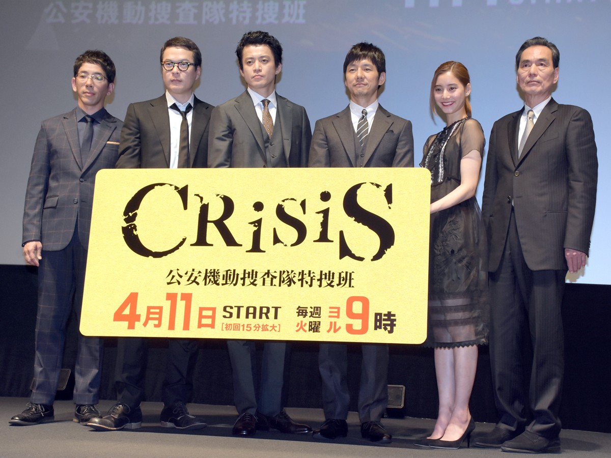 『CRISIS』小栗旬、共演の西島秀俊に「顔が濡れちゃうアンパンマンみたい」