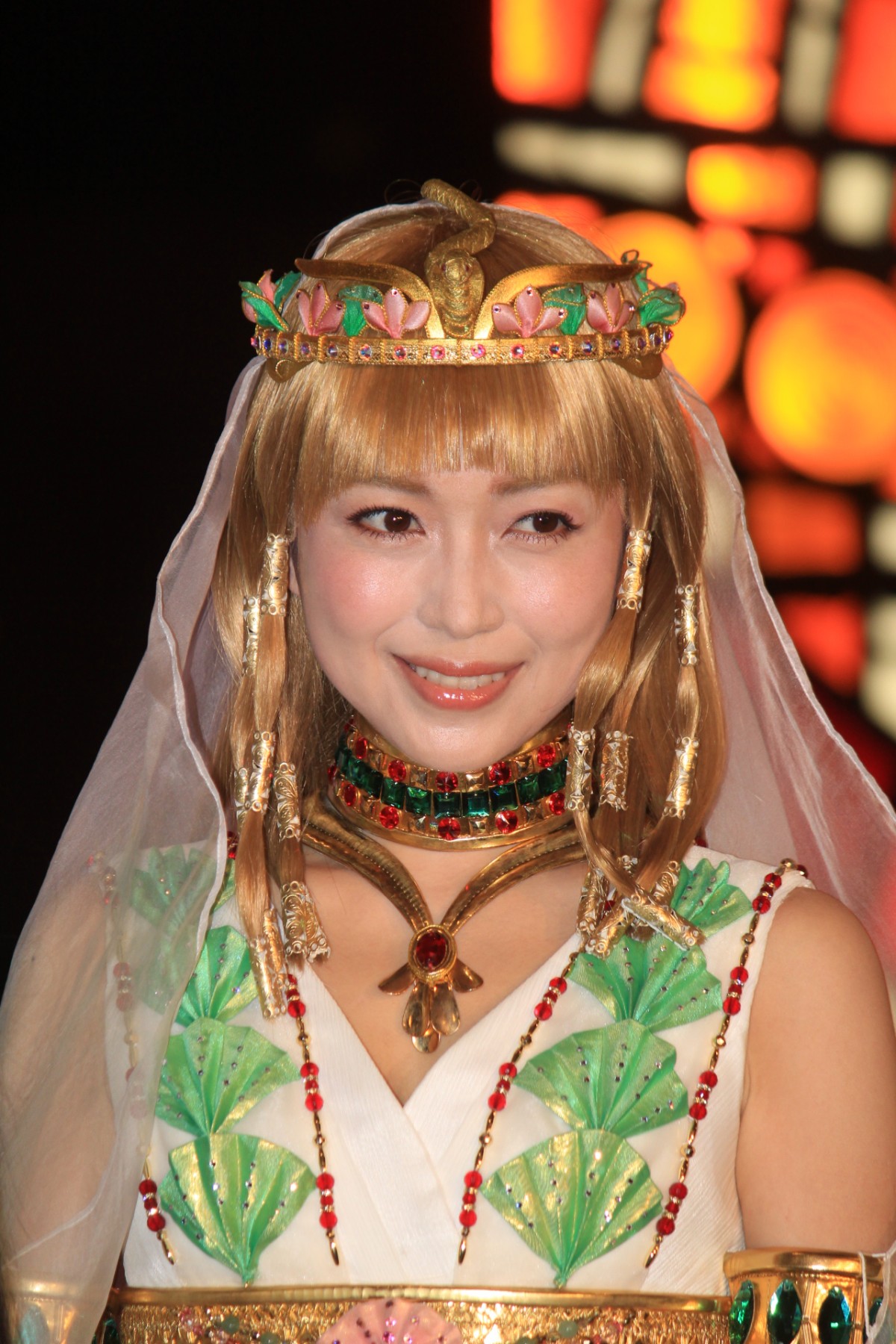 新妻聖子、「年内に“新妻”になる可能性は？」の質問に大笑い  浦井健治も巻き込む