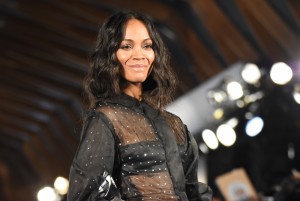 ゾーイ・サルダナ、『ガーディアンズ・オブ・ギャラクシー：リミックス』ギャラクシー・カーペット・イベントに登場！