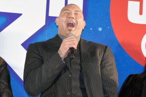 デイヴ・バウティスタ、『ガーディアンズ・オブ・ギャラクシー：リミックス』ギャラクシー・カーペット・イベントに登場！