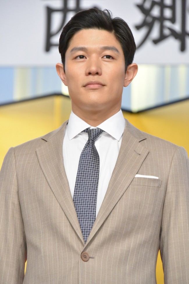 鈴木亮平 -写真 -人物情報 ｜クランクイン！