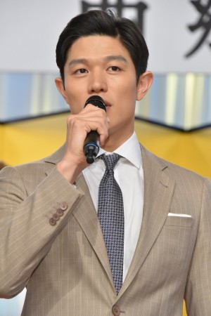 鈴木亮平、NHK『西郷どん』出演者発表会見に出席