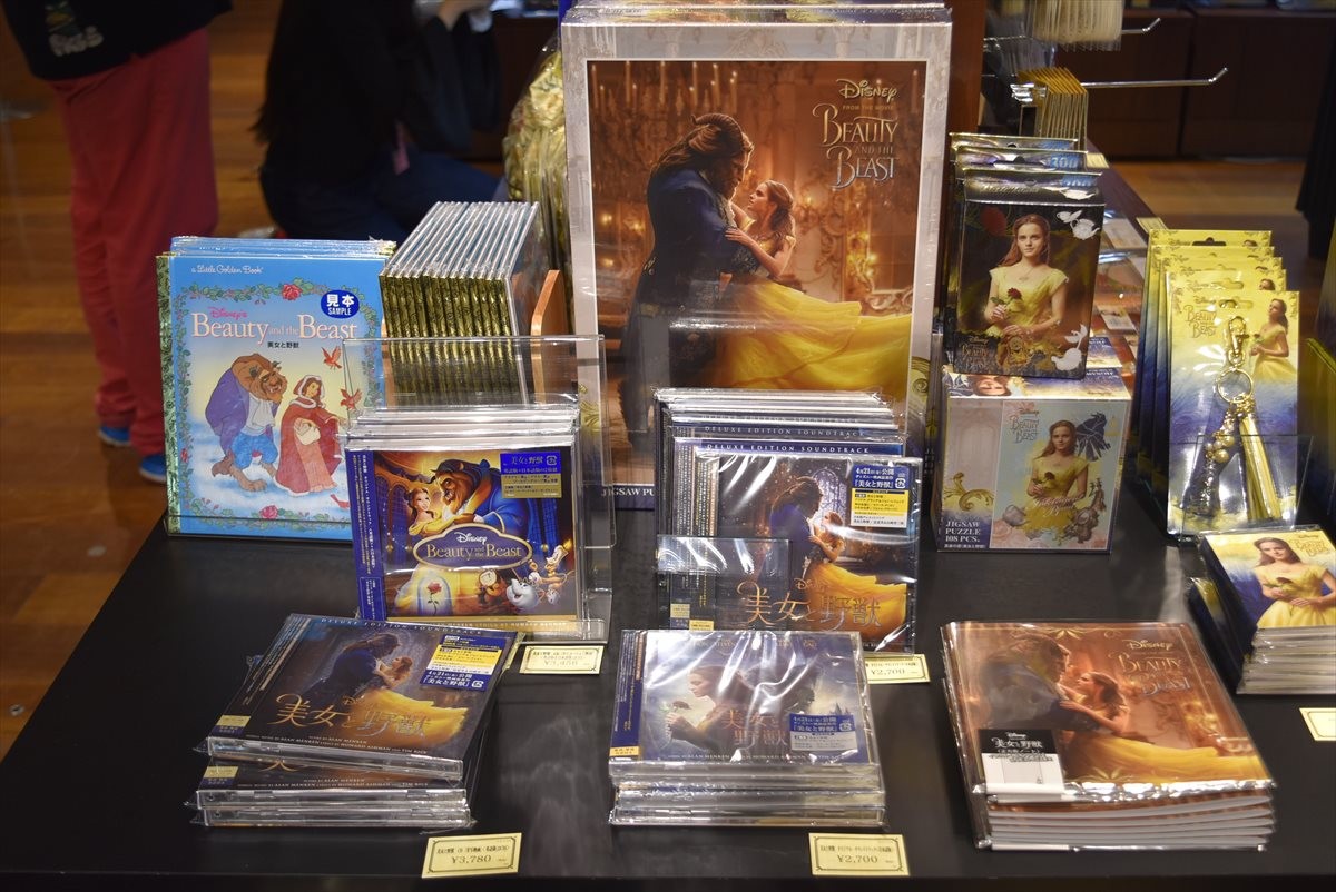 『美女と野獣』、世界観溢れる展示会開幕！ エマ・ワトソン着用ドレスがお目見え