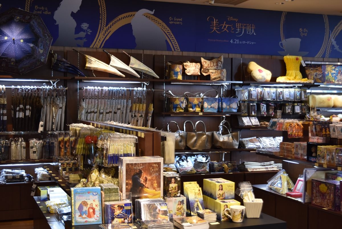 『美女と野獣』、世界観溢れる展示会開幕！ エマ・ワトソン着用ドレスがお目見え