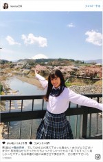 橋本環奈、桜バックの制服ショットに反響　※「橋本環奈」インスタグラム