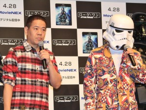 『ローグ・ワン』MovieNEXの発売記念イベントに登場したFUJIWARA