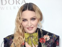 「勝手に私の映画を作らないで」とお怒りのマドンナ