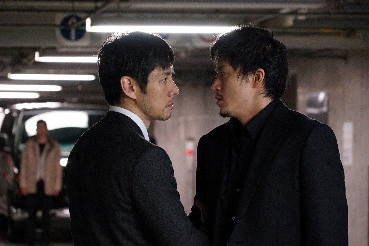『CRISIS』小栗旬、第5話で杉本哲太との共演に「面白い関係性になっている」