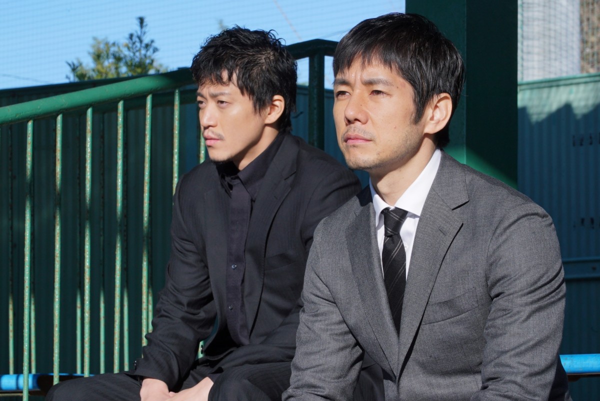 『CRISIS』小栗旬、第5話で杉本哲太との共演に「面白い関係性になっている」