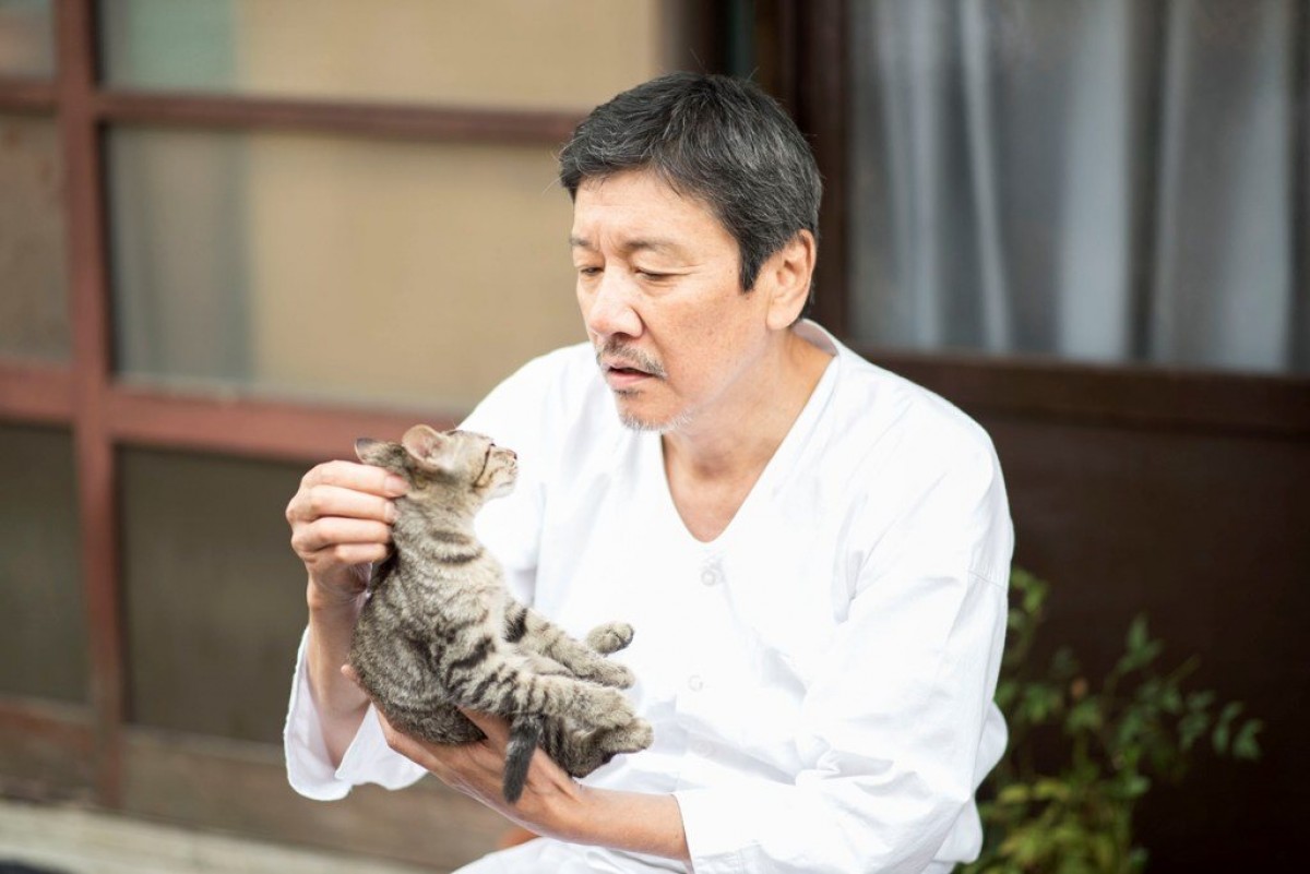  成田凌、真っ赤なモヒカンヘアで色欲狂いの若者役！井浦新とヤクの売人に