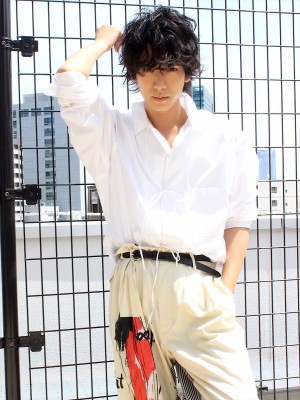 舞台『男水！』に出演中の黒羽麻璃央にインタビュー