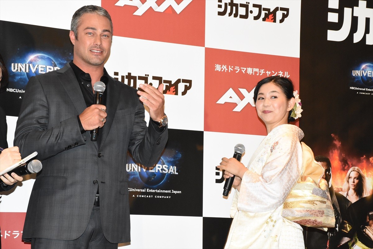『シカゴ・ファイア』テイラー・キニー来日！日本流おもてなし＆和装の関根麻里を絶賛