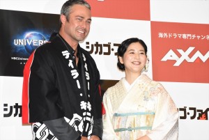 テイラー・キニー、関根麻里、海外ドラマ『シカゴ・ファイア』イベントに出席