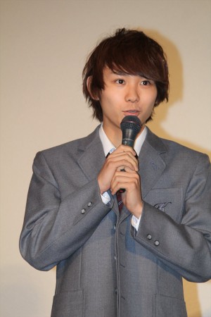 須賀健太、『ダブルミンツ』完成披露舞台挨拶に登壇