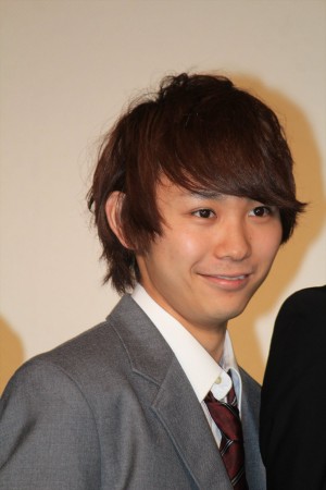 須賀健太、『ダブルミンツ』完成披露舞台挨拶に登壇