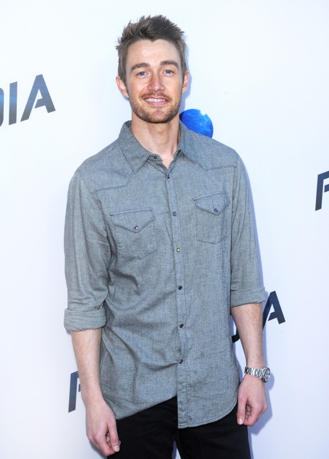 ロバート・バックリー、Robert Buckley、August 8、2013