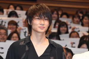 綾野剛、『武曲　MUKOKU』完成披露舞台挨拶にて