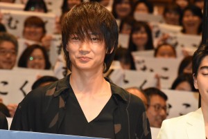 綾野剛、『武曲　MUKOKU』完成披露舞台挨拶にて