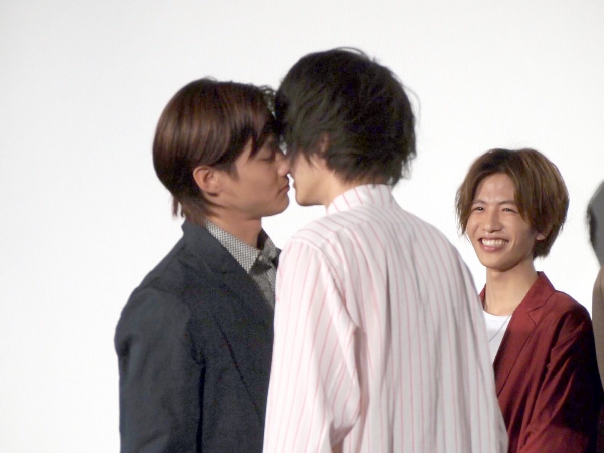 『帝一の國』舞台挨拶で、菅田将暉&野村周平が公開キス!