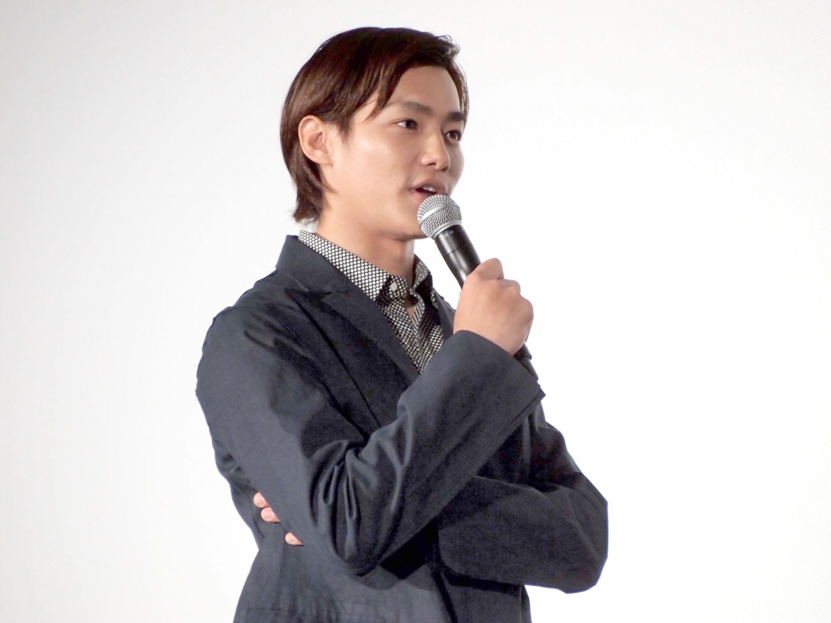 菅田将暉＆野村周平が公開キス！『帝一の國』動員100万人突破で「やったぜ！」