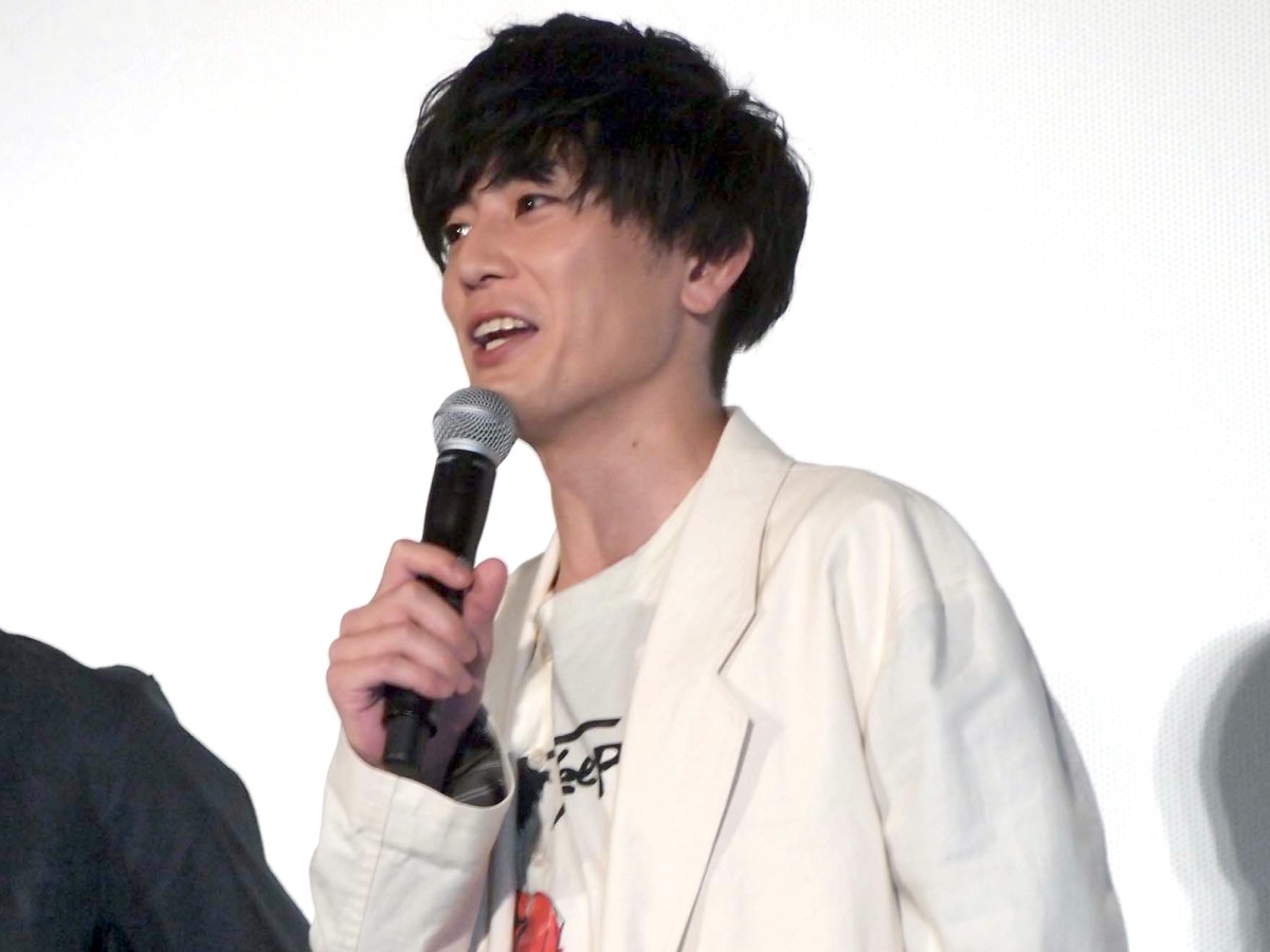 菅田将暉＆野村周平が公開キス！『帝一の國』動員100万人突破で「やったぜ！」