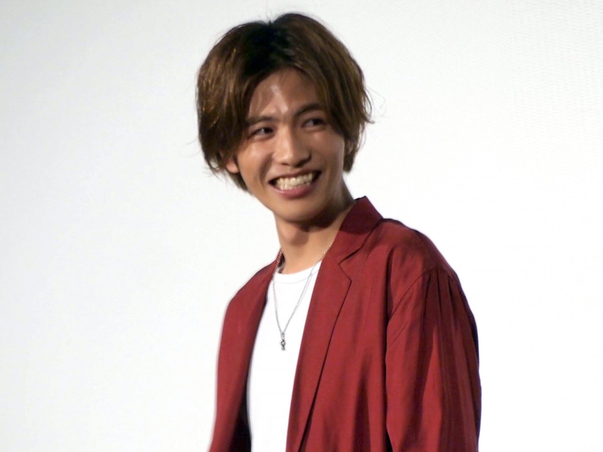 菅田将暉＆野村周平が公開キス！『帝一の國』動員100万人突破で「やったぜ！」