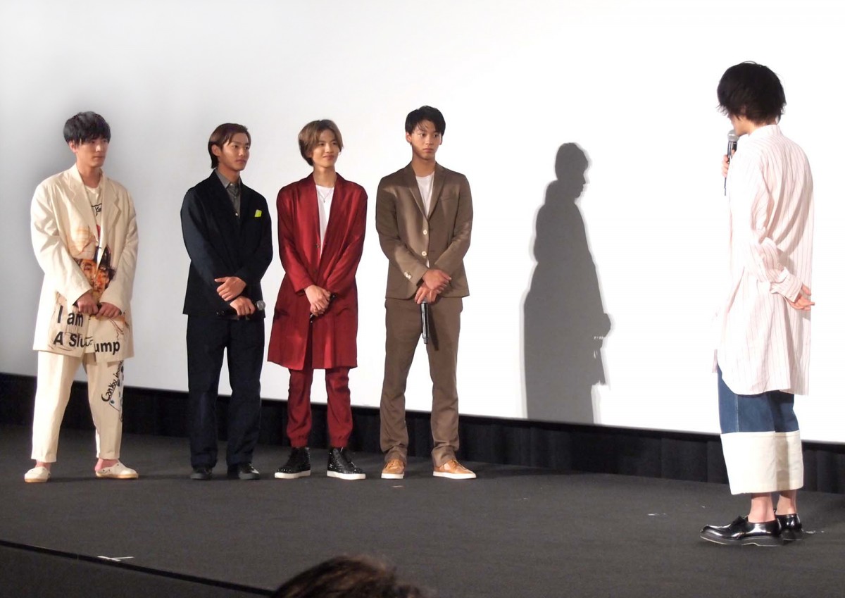 菅田将暉＆野村周平が公開キス！『帝一の國』動員100万人突破で「やったぜ！」