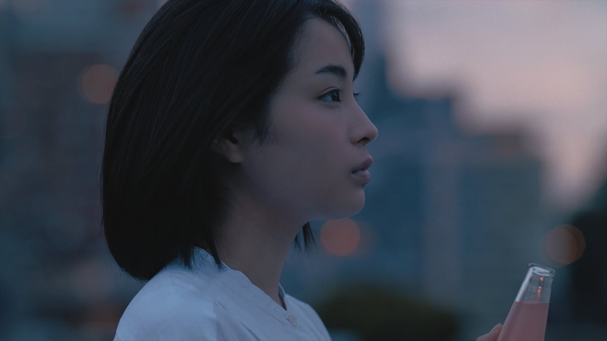 広瀬すず、是枝裕和監督と初のCMタッグ！ 社会人となった等身大の葛藤描く