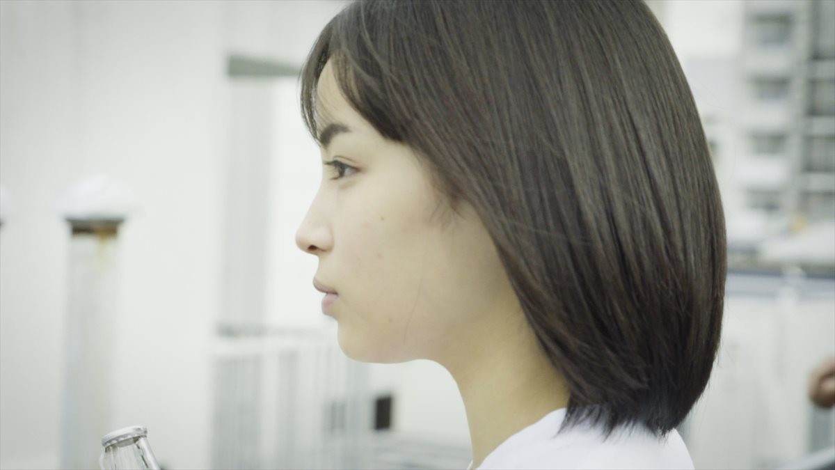 広瀬すず、是枝裕和監督と初のCMタッグ！ 社会人となった等身大の葛藤描く