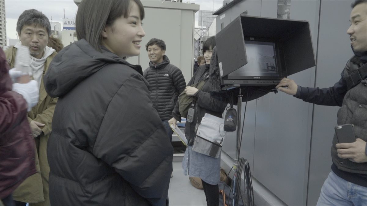 広瀬すず、是枝裕和監督と初のCMタッグ！ 社会人となった等身大の葛藤描く