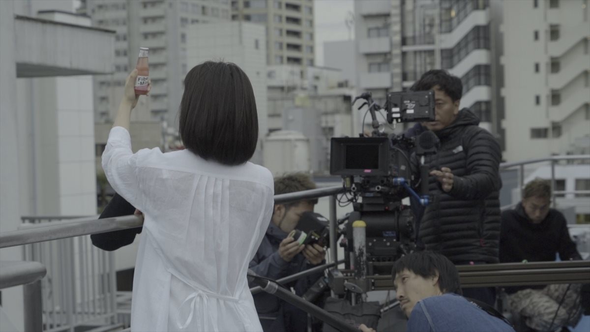 広瀬すず、是枝裕和監督と初のCMタッグ！ 社会人となった等身大の葛藤描く