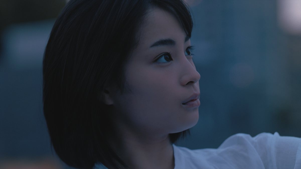 広瀬すず、是枝裕和監督と初のCMタッグ！ 社会人となった等身大の葛藤描く