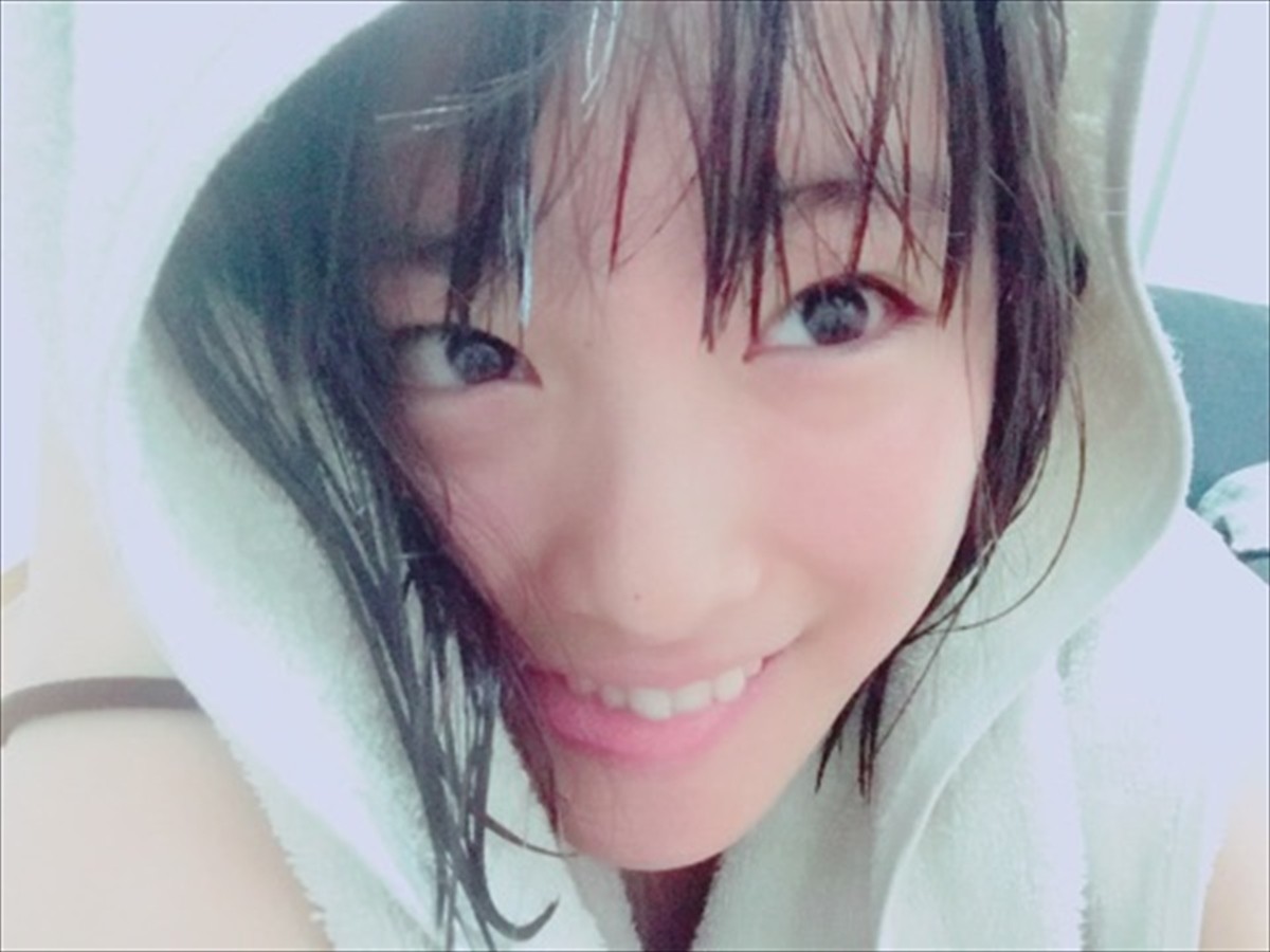 大友花恋、湯上りショット公開に反響「すっぴん可愛すぎ」