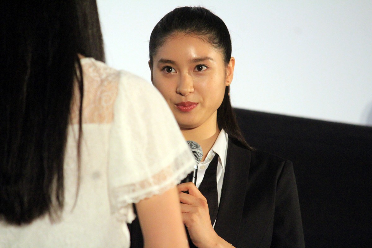 土屋太鳳がタキシード姿に！「本気で好きになってもいいか」のセリフに場内キュン