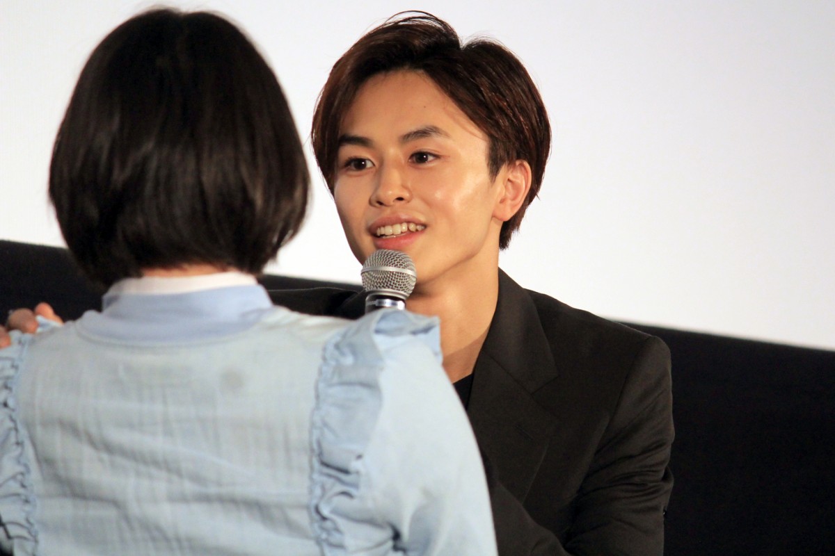土屋太鳳がタキシード姿に！「本気で好きになってもいいか」のセリフに場内キュン
