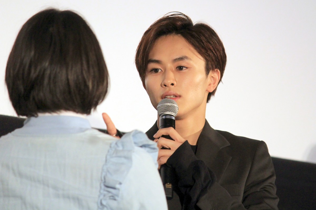 土屋太鳳がタキシード姿に！「本気で好きになってもいいか」のセリフに場内キュン