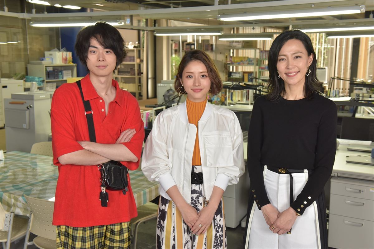 『地味にスゴイ!DX 校閲ガール・河野悦子』に出演する石原さとみ、菅田将暉、木村佳乃
