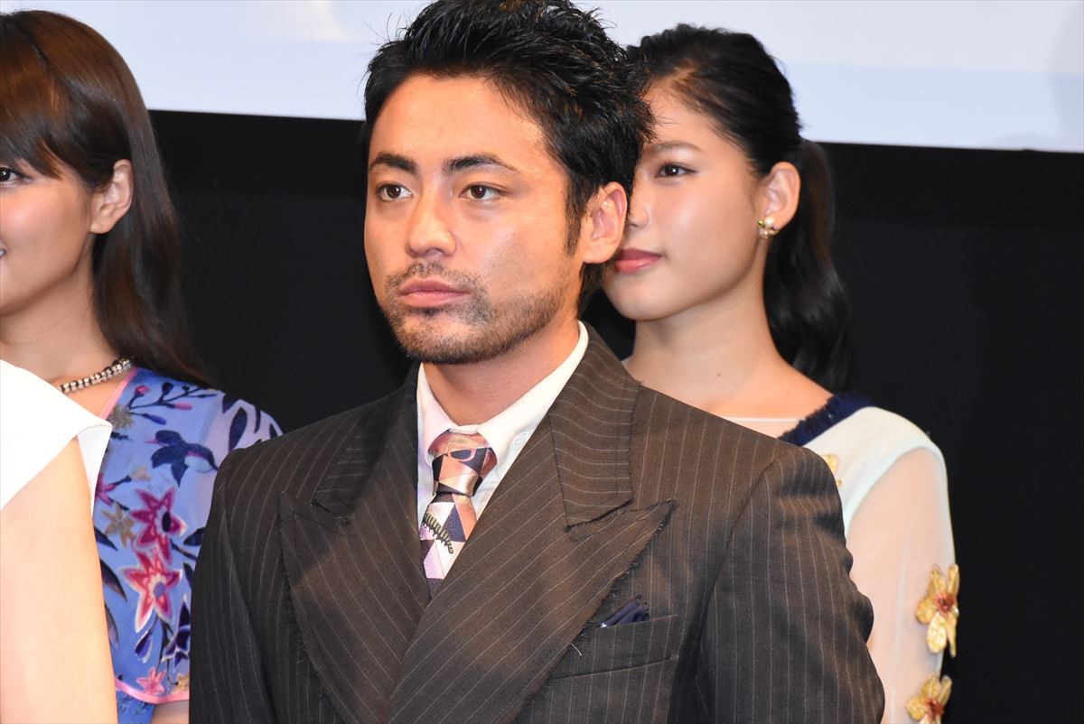 山田孝之、33歳にして制服姿披露「ドッキリかと思っていました」