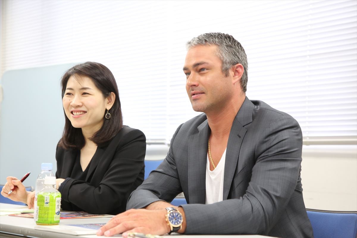 “シカゴ”シリーズのテイラー・キニー、日本の“レスキュー隊”と熱い思いを交わす！