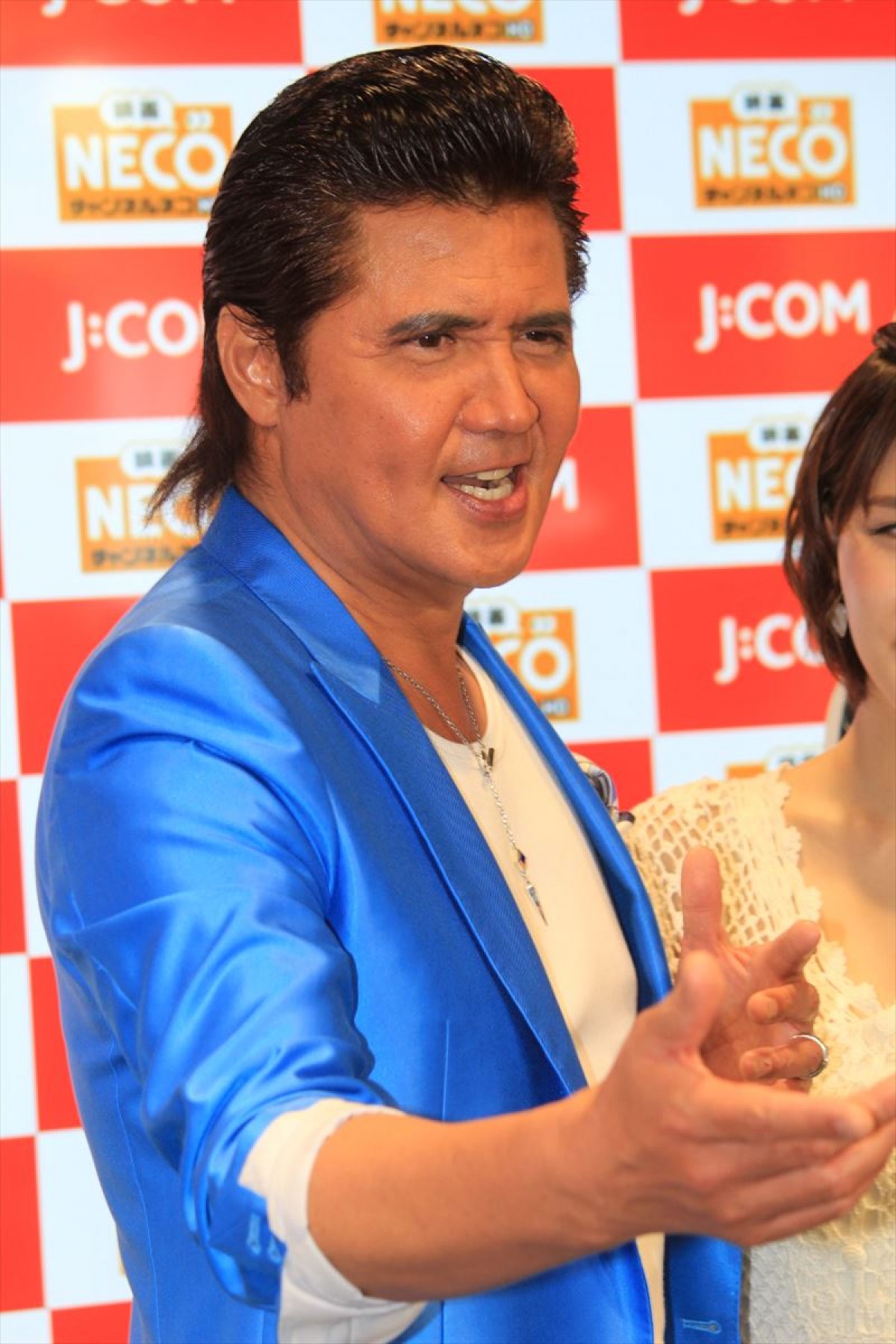 竹内力、初の“ヒロイン役”に挑戦「霊長類最強のオバハンですよ」