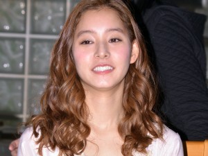 第7話で突然の死を遂げた開菜々果役の新木優子