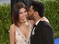 順調交際中のセレーナ・ゴメスとザ・ウィークエンド（※写真は2017年5月イベント時）