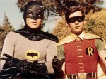 『バットマン』アダム・ウェスト死去、ベン・アフレックやヴァル・キルマーが追悼