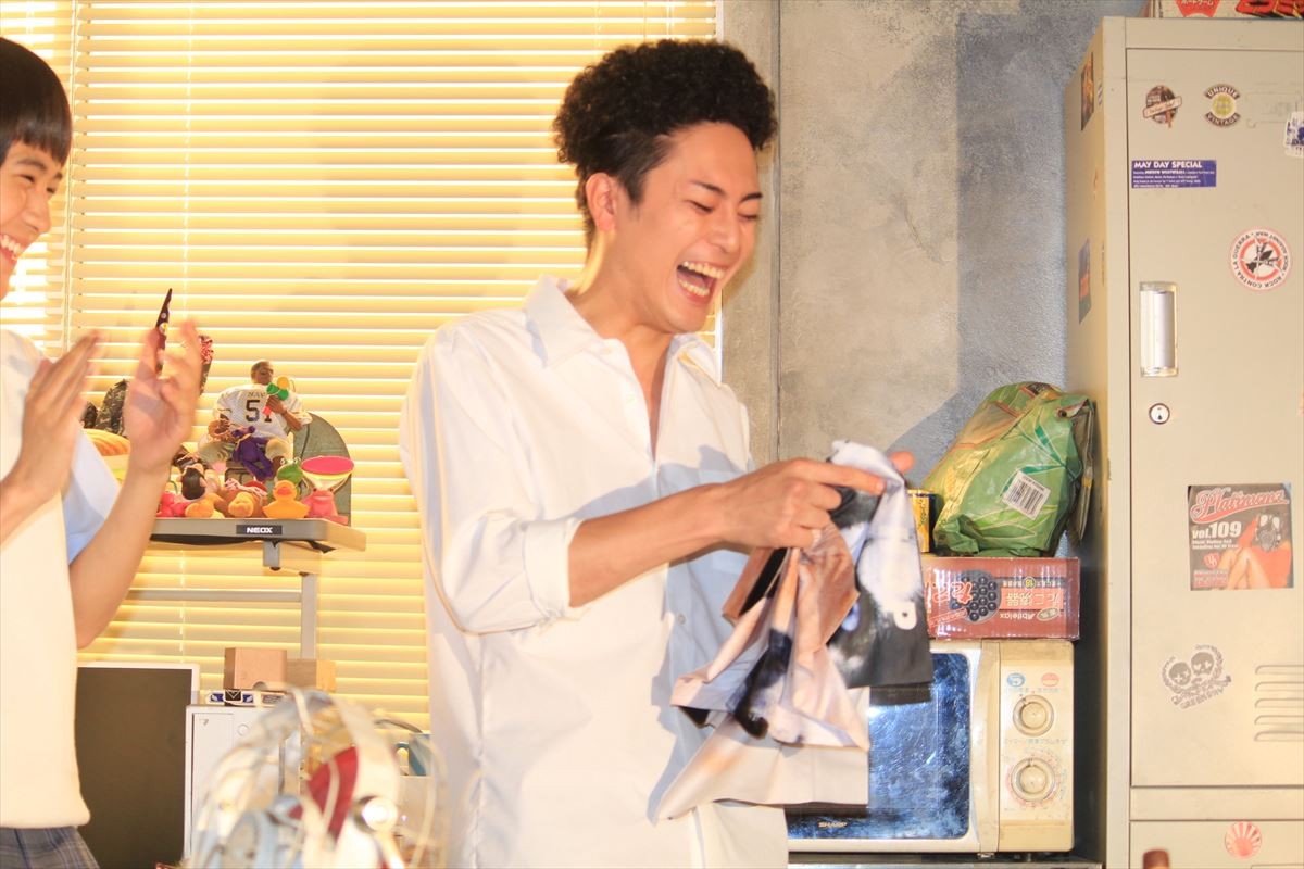 間宮祥太朗、24歳サプライズバースデーのプレゼントは“勝負パンツ”