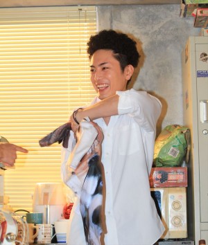 サプライズで誕生日をお祝いされた間宮祥太朗