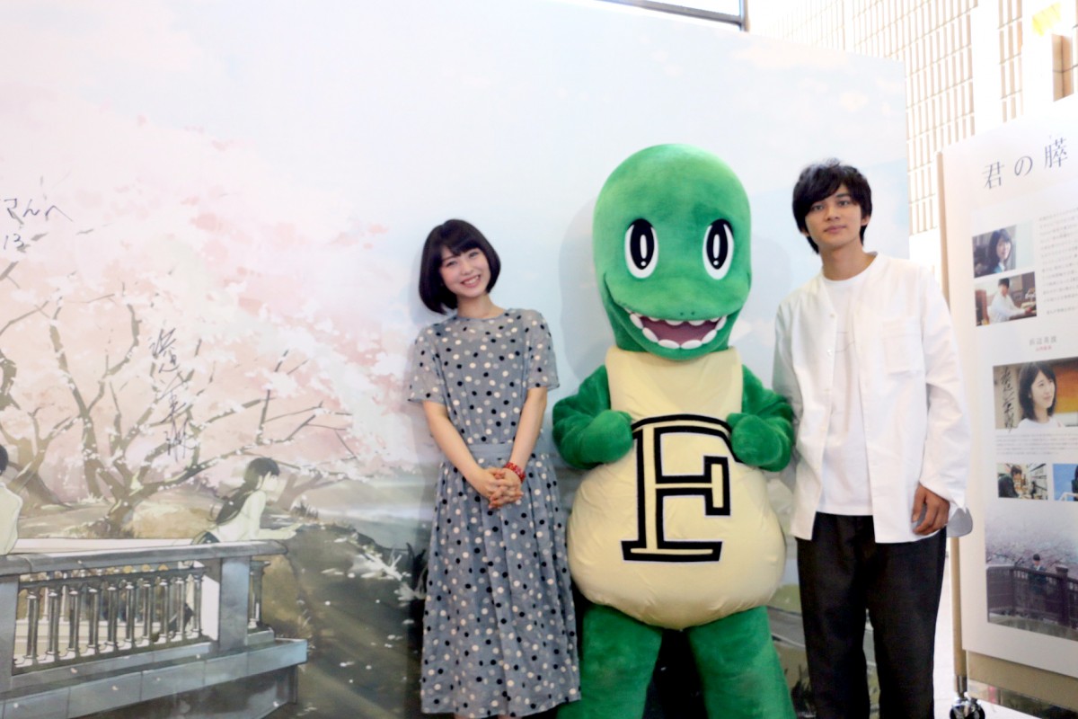 浜辺美波＆北村匠海、『キミスイ』表紙の地を聖地巡礼　福井県からPR活動スタート