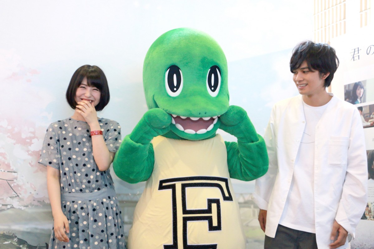 浜辺美波＆北村匠海、『キミスイ』表紙の地を聖地巡礼　福井県からPR活動スタート