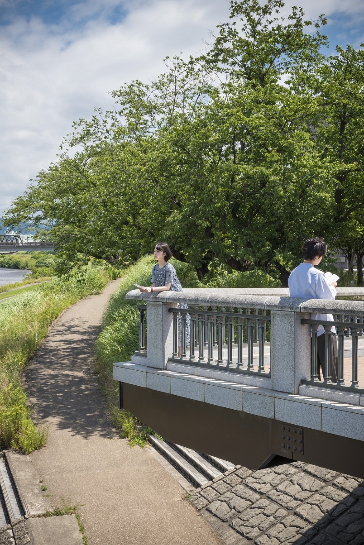 浜辺美波＆北村匠海、『キミスイ』表紙の地を聖地巡礼　福井県からPR活動スタート