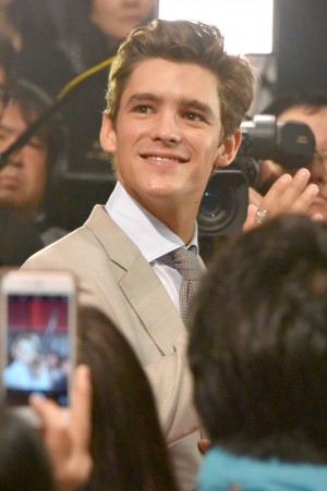 ブレントン・スウェイツ、『パイレーツ・オブ・カリビアン／最後の海賊』夏祭りプレミアに登場