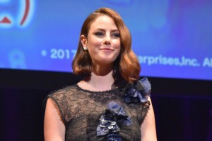 カヤ・スコデラリオ、『パイレーツ・オブ・カリビアン／最後の海賊』夏祭りプレミアに登場